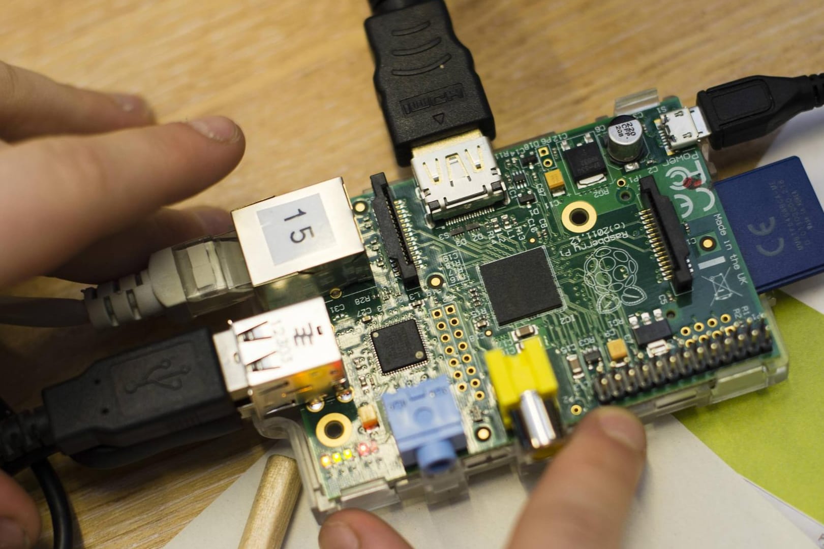 Ein Raspberry-Pi-Modell von 2014: Der Mini-Rechner hat sich über 12,5 Millionen Mal verkauft. Ein Raspberry-Pi-Modell von 2014: Der Mini-Rechner hat sich über 12,5 Millionen Mal verkauft.
