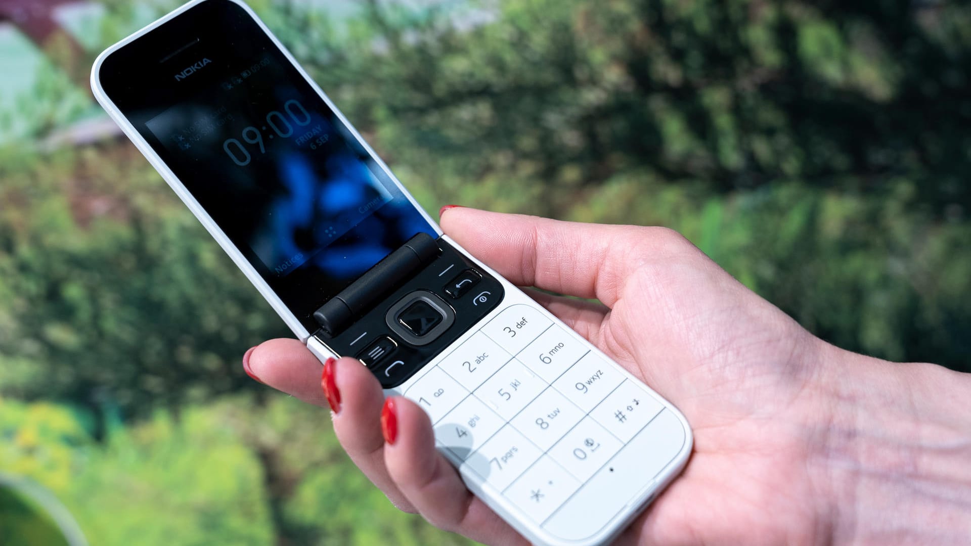 Klassisch zum klappen: Nokia zeigt auf der IFA eine Neuauflage des 2720 Flip. Klassisch zum klappen: Nokia zeigt auf der IFA eine Neuauflage des 2720 Flip.