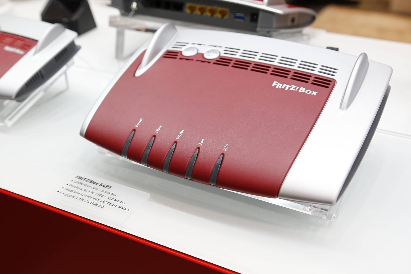 Ein Fritzbox-Modell wird auf der IFA ausgestellt: Wir erklären, wie Sie das WLAN bei Problemen wieder zum Laufen kriegen. Ein Fritzbox-Modell wird auf der IFA ausgestellt: Wir erklären, wie Sie das WLAN bei Problemen wieder zum Laufen kriegen.