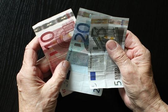 Wer von Pfändung betroffen ist, hat bald etwas mehr Geld zur Verfügung: Zum 1. Wer von Pfändung betroffen ist, hat bald etwas mehr Geld zur Verfügung: Zum 1.