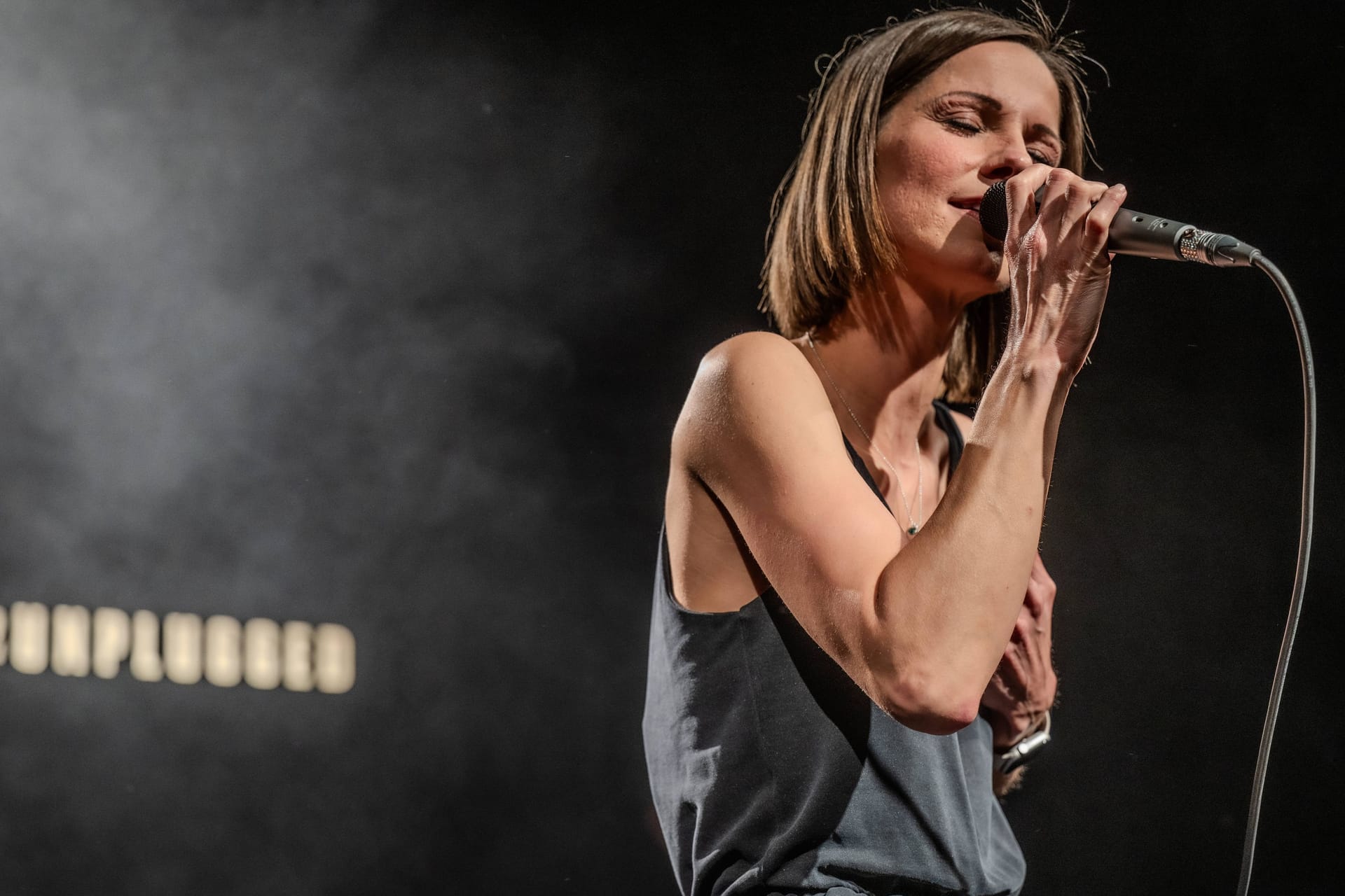 Christina Stürmer auf der Bühne: Am Dienstagabend war die Musikerin mit ihrer "MTV Unplugged"-Tour in der Hamburger "Fabrik" zu Gast, Christina Stürmer auf der Bühne: Am Dienstagabend war die Musikerin mit ihrer "MTV Unplugged"-Tour in der Hamburger "Fabrik" zu Gast,