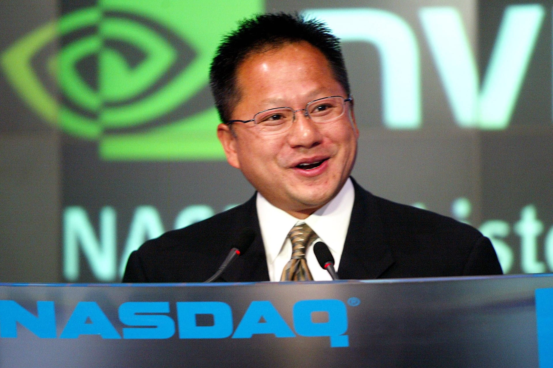 Jen-Hsun Huang (USA/CEO NVIDIA) anlässlich der Eröffnungsglocke an der NASDAQ in New York. Jen-Hsun Huang (USA/CEO NVIDIA) anlässlich der Eröffnungsglocke an der NASDAQ in New York.