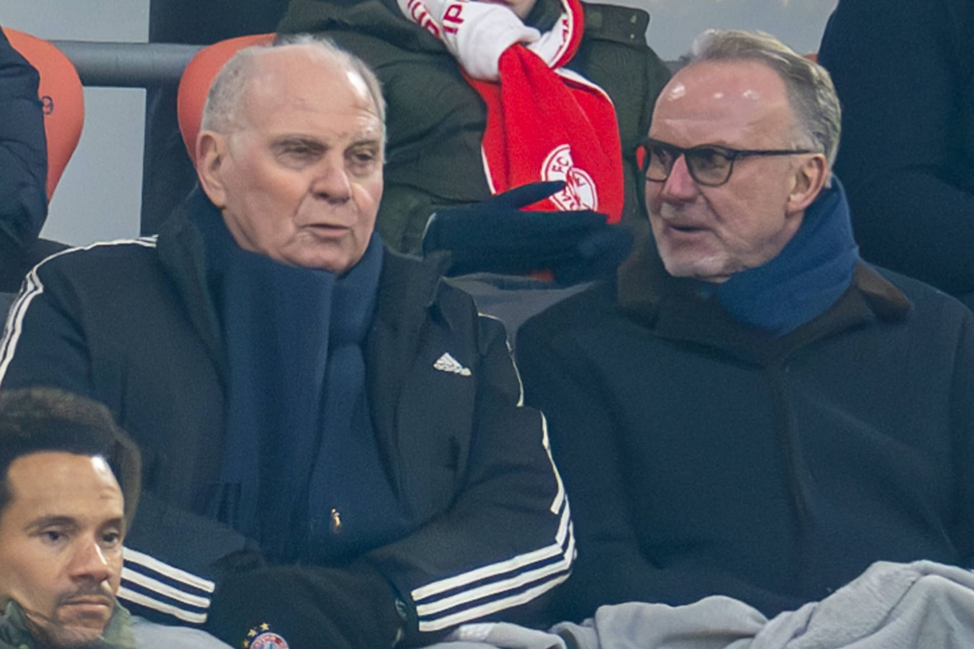 Uli Hoeneß (l.) und Karl-Heinz Rummenigge: Die Aufsichtsratsmitglieder des FC Bayern sind in die wichtigsten Entscheidungen ihres Vereins eingebunden. Uli Hoeneß (l.) und Karl-Heinz Rummenigge: Die Aufsichtsratsmitglieder des FC Bayern sind in die wichtigsten Entscheidungen ihres Vereins eingebunden.