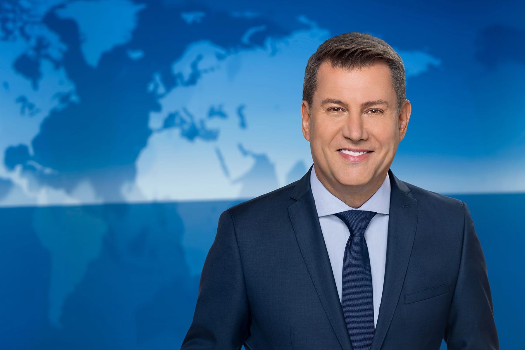 Jens Riewa: Er moderiert regelmäßig die "Tagesschau". Jens Riewa: Er moderiert regelmäßig die "Tagesschau".